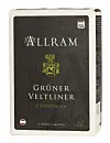 Flaske med Allram Grüner Veltliner Lössterrassen og svart etikett.