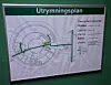 En inramad utrymningsplan med kartskiss och brandanvisningar hänger på en vägg.